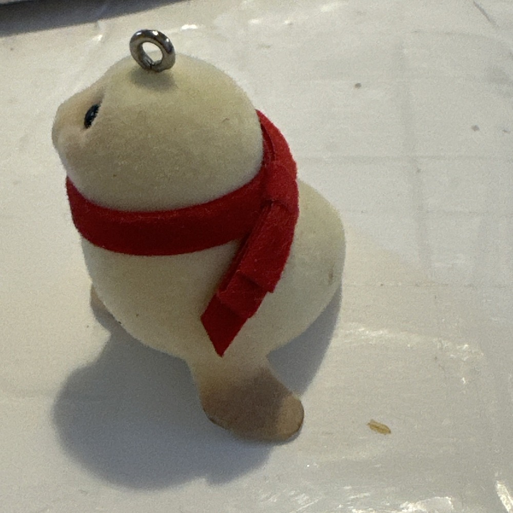 Vtg Hallmark Flocked Seal Miniature Figurine Small Tan Fuzzy Seal Pup Ornament - Picture 2 of 5